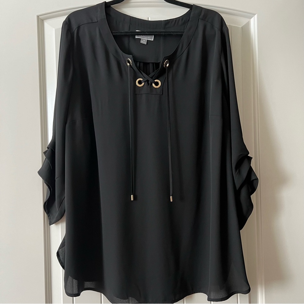 JM Collections 3X Black Top with pretty shirred 3/4 length sleeve. Gold hardware